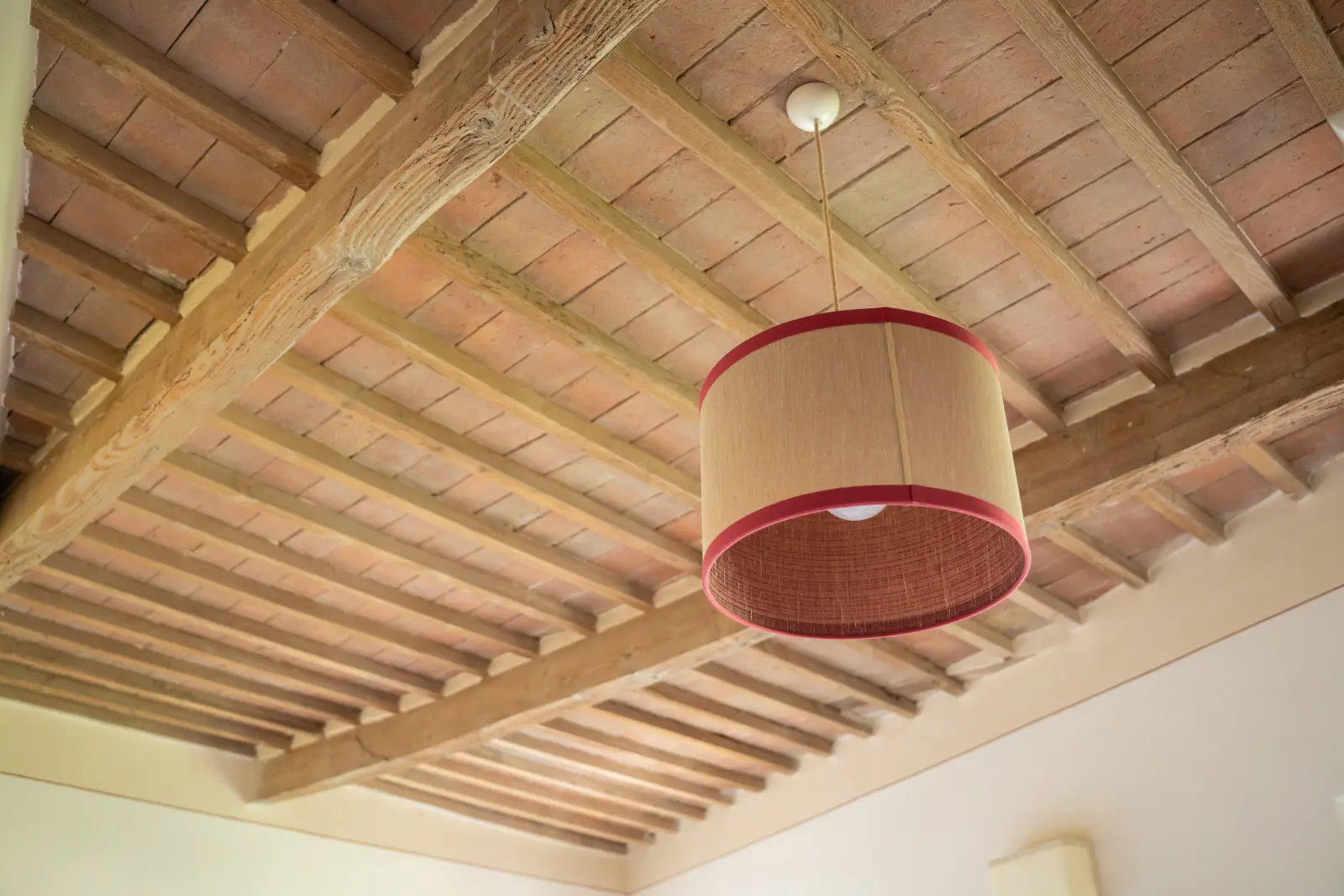 Soffitto con travi a vista